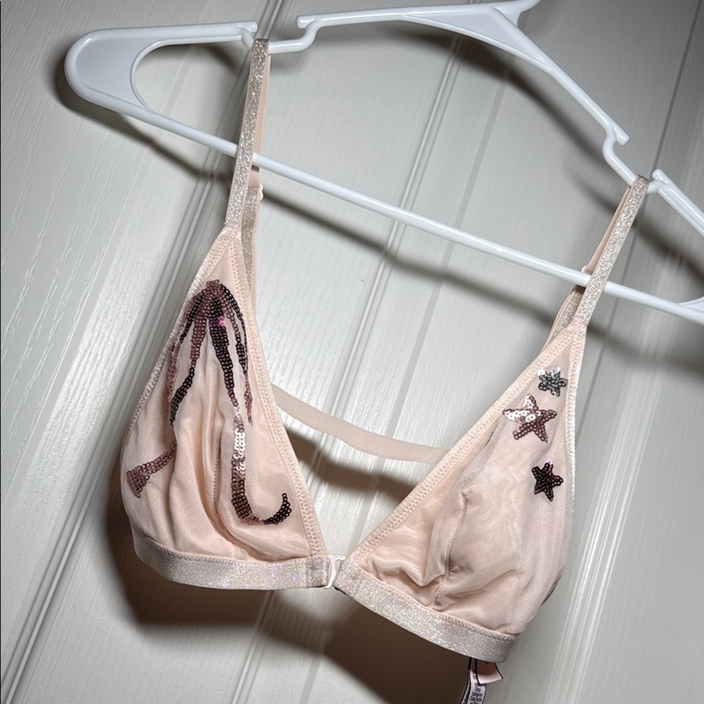 Victoria's Secret wireless bralette. NWOT. Size Medium.